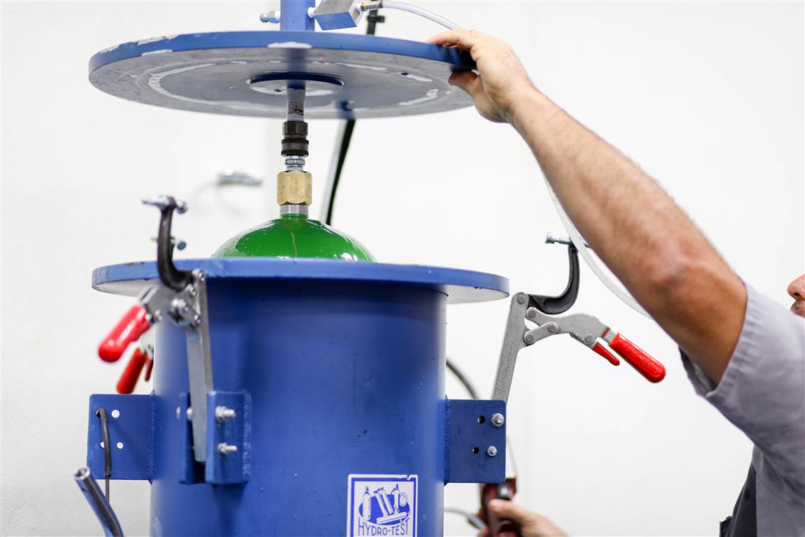 DuncanAviation's tweet photo. What is hydrostatic testing and why must it be done? https://t.co/WwEIY35sVW #bizav #ContentsUnderPressure #DuncanIntelligence https://t.co/5SwwSqbOw3