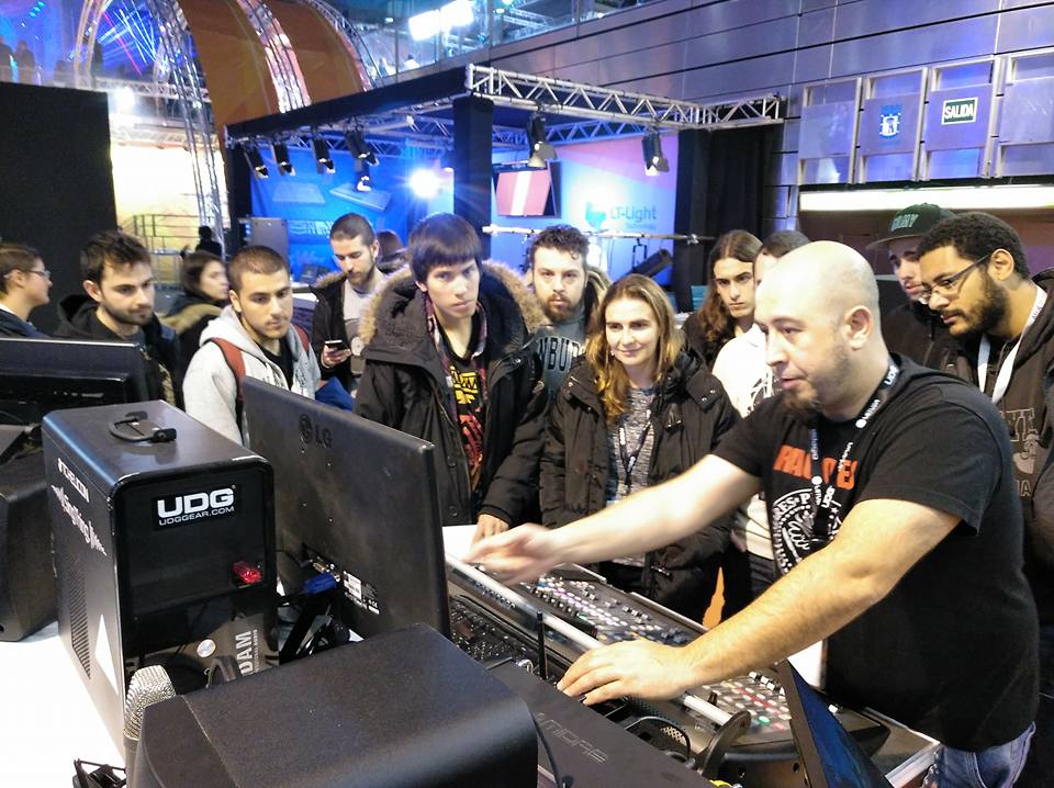 Behringer's tweet photo. Aspiring #soundengineers came together at @pluginaudio for Master Class Recording using the #x32 / Cubase at #AFIAL2018.
📷Jorge Juan Adaggio https://t.co/ITacnIilow