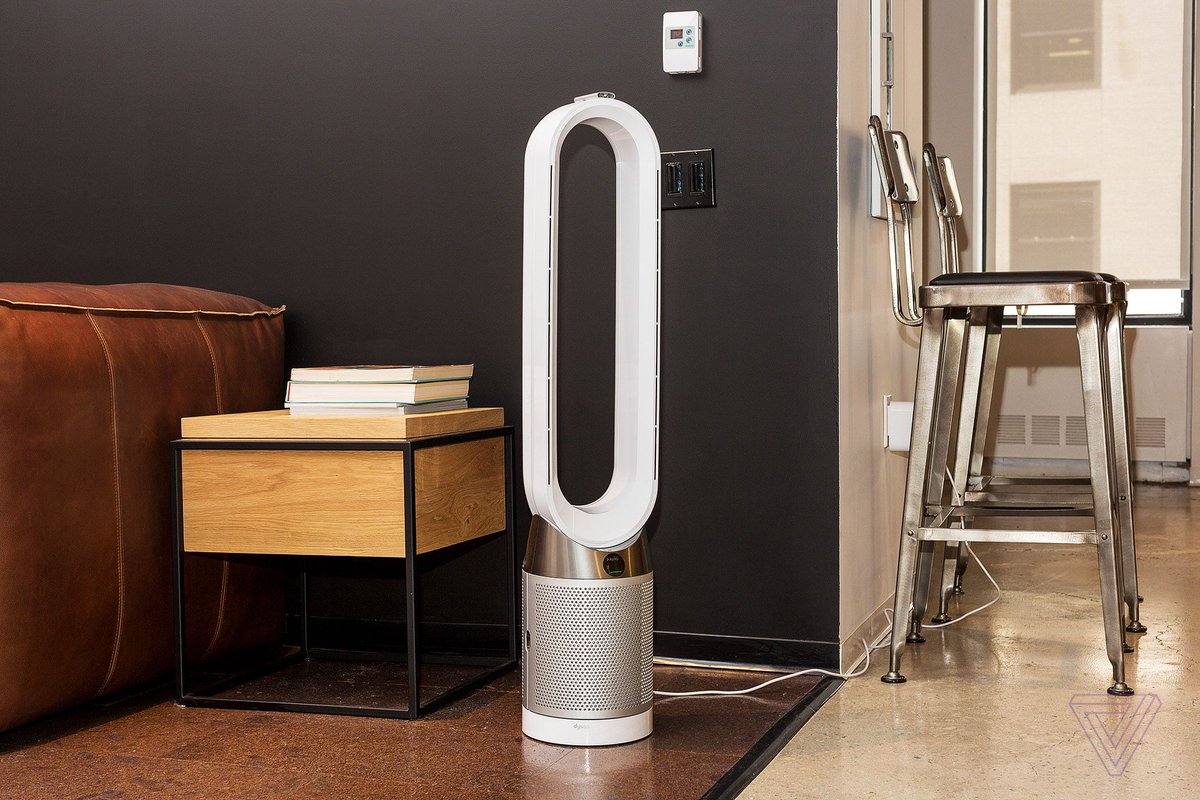 verge's tweet photo. Dyson’s new air purifier has an LCD screen that tells you what it’s cleaning https://t.co/3mSD19Y4TH https://t.co/2usD6l6dHK
