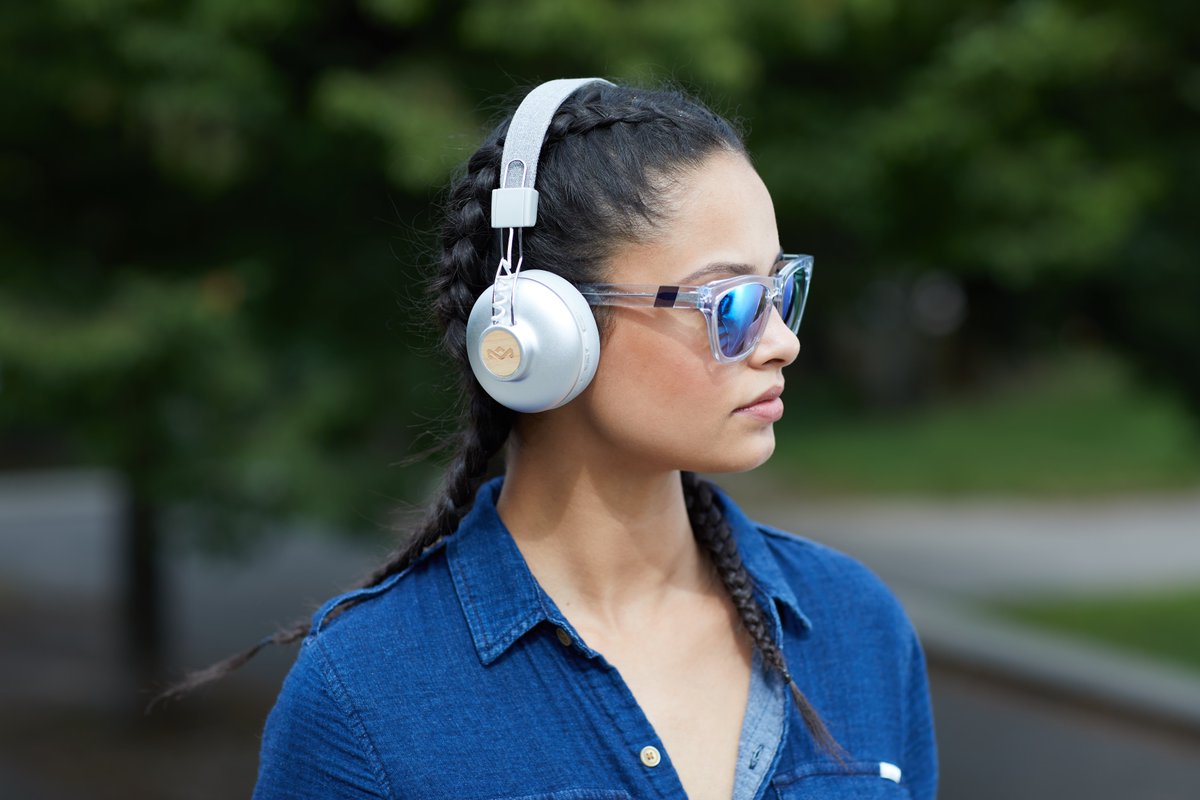 houseofmarley's tweet photo. Style on em. The #PositiveVIbration2Wireless have a sleek design, soft ear cushions, and precise sound. #HouseofMarley https://t.co/OuVDDv5por https://t.co/IBCYTabkbg