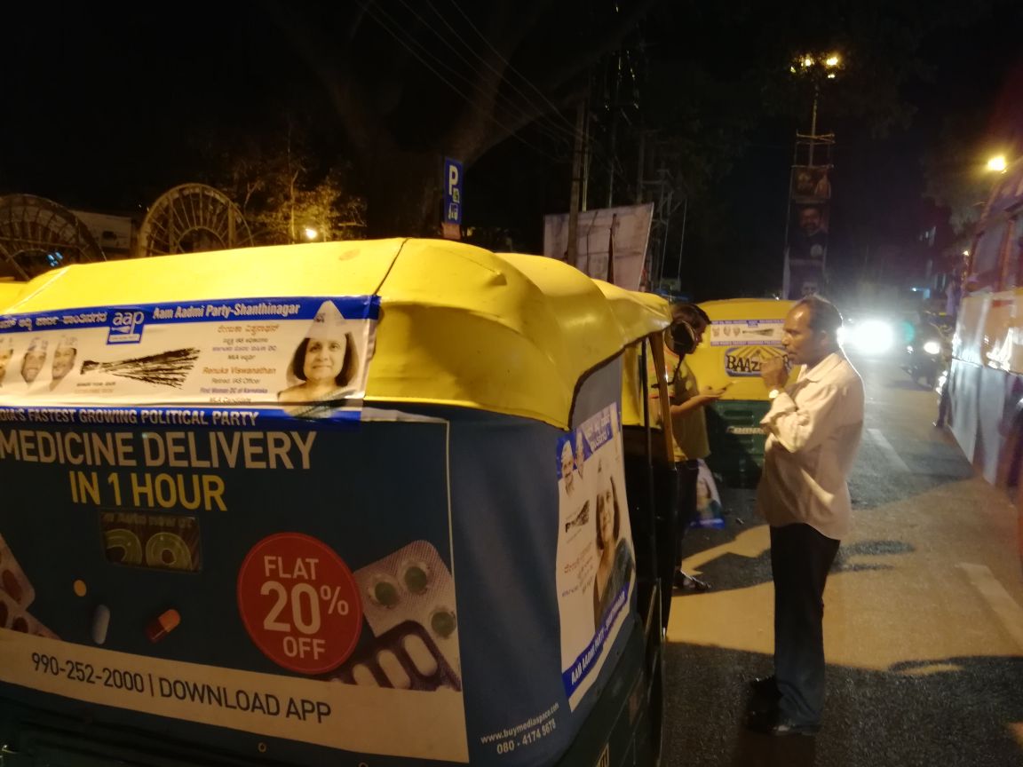 CitizenKamran's tweet photo. When Congress tried to bring down our banners auto drivers of Shantinagar have opened arms and are driving our banners on their auto.
It's their way of saying Haris must go
#CongressFearsAAP https://t.co/8A1Y4qqAxd