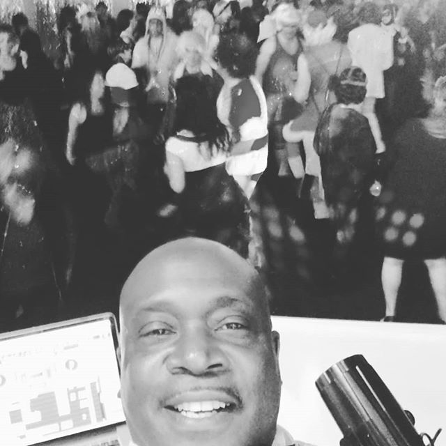 marvinmarvlus's tweet photo. Working hard at play. #deephouse #housemusic #calihousemusic #ibiza2018 #edmlifestyle #afrohousemusic #sslaudio #argosyconsole #soulhousemusic #workingdj https://t.co/Wyb0bRDYuI https://t.co/GzssKjojwR