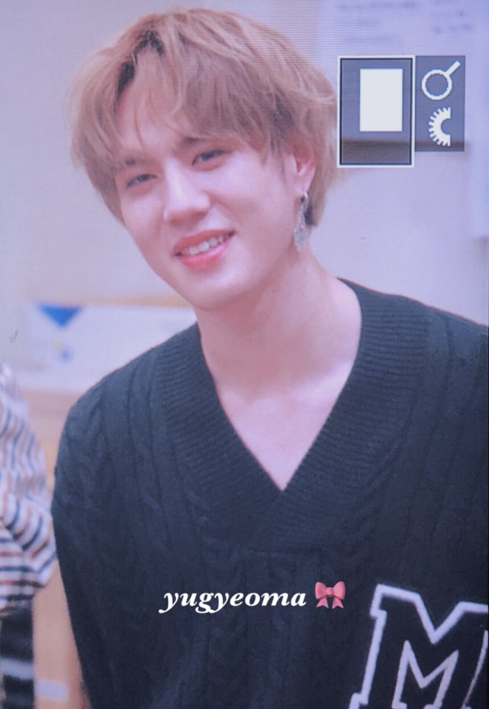 YUGYEOMA_1117's tweet photo. 180306 #yugyeom #유겸 😊 https://t.co/IShlNelRB6