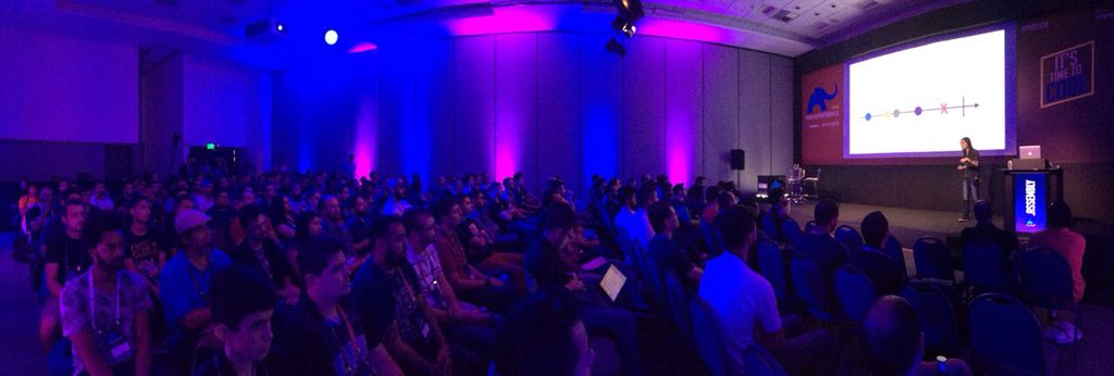 jchahoud's tweet image. Falando sobre programação reativa e funcional no #phpexperience #PHPx2018 #phpexperience2018 @iMasters