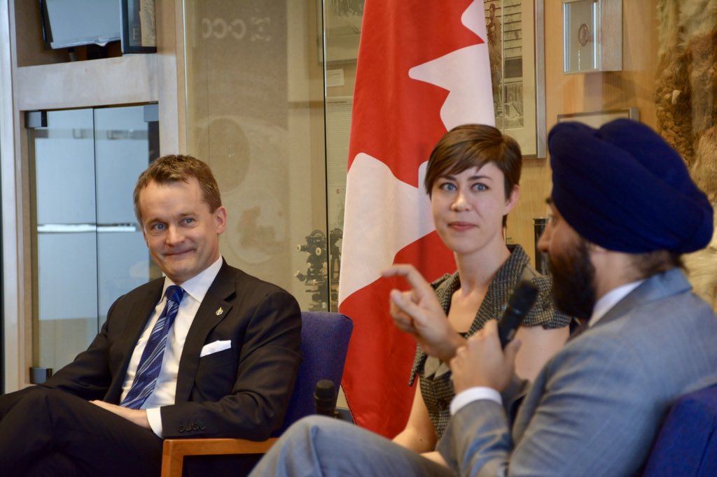 SeamusORegan's tweet photo. The single largest investment in fundamental research in Canadian history. 

Taking questions from the audience with @NavdeepSBains about what #YourBudget2018 means for @MemorialU its students and our Province. https://t.co/Va6BhtsZyG