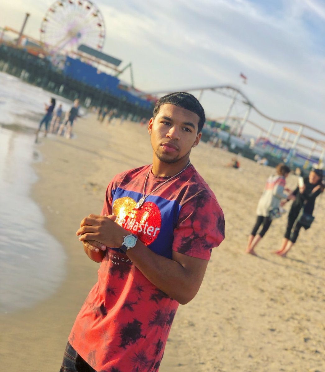 HelpmeParody's tweet photo. insta: writtenbyjay https://t.co/s2BL76o27F