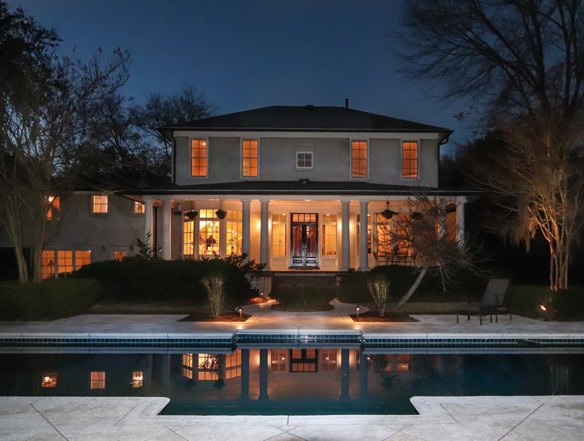 handsomeprops's tweet photo. Designed by the Olmsted Brothers (of Central Park, NYC  fame), and located in the exclusive Crescent neighborhood, minutes from  downtown, 31 Johnson Road is not to be missed! Click the link or call 843-696-0667 for more info! https://t.co/TuIPVuwgwT #realestate #charleston #pic https://t.co/OgqB9Snwj9