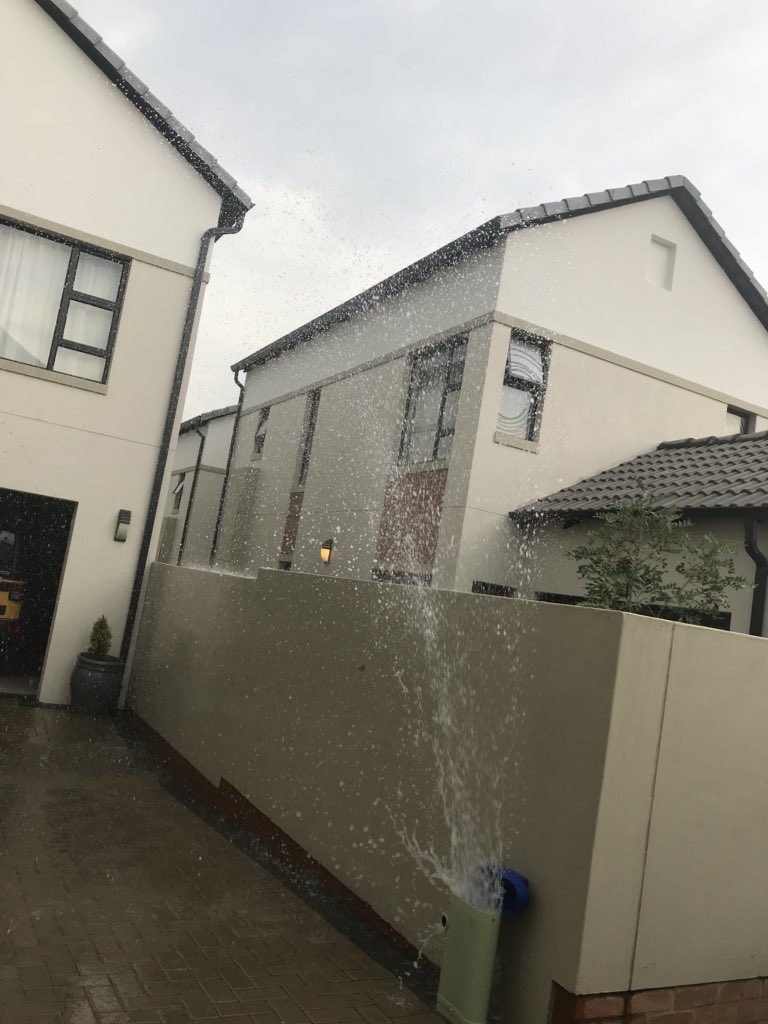 mateeKhoza's tweet photo. Came home 2 this yesterday!! Called @CityofJoburgZA &amp; @JoburgWater to report.. more than 24 hrs later still waiting #waterwastage while there is #watershortage 😡😡😡😡 https://t.co/KpYVDPfwwr
