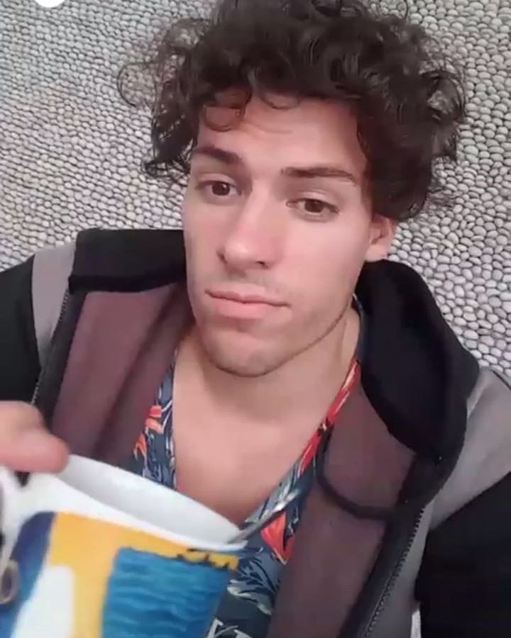 PatoParodiC's tweet photo. Un poco maluco 😔 abriguense que este clima esta de locos ❄
En breves nos vemos @enbocadetodosof https://t.co/rVmLePeucX