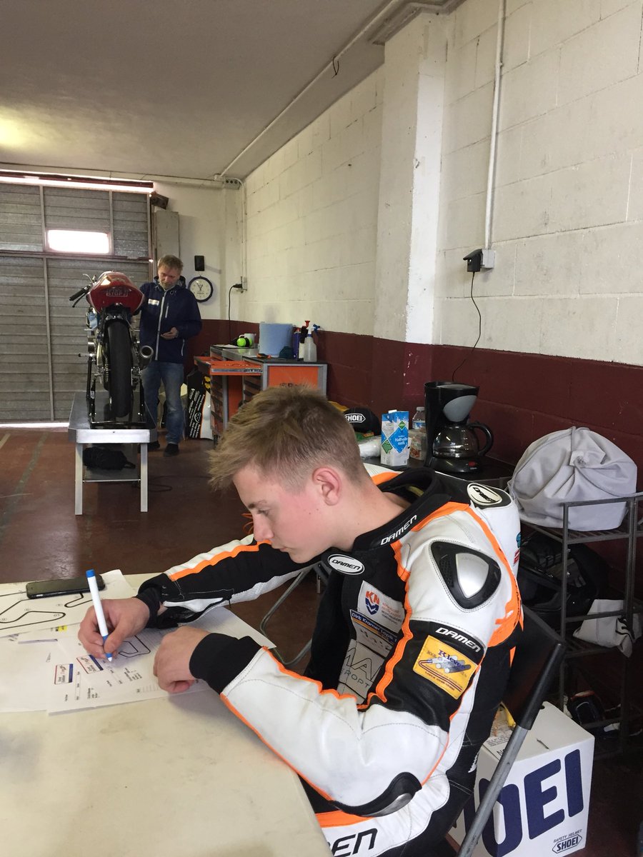 De eerste trainingsdag zit erop, frisjes en veel wind ❄️💨 maar ondanks een productieve training! 😀🏍💨