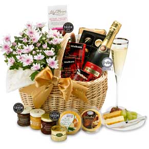 Looking for some inspiration for items to create a 'local food hamper' to donate as a raffle prize for a local charity event. If you're a food producer local to us (Beaworthy, Devon) who sells something we could purchase for our hamper give us a tweet! Feel free to re-tweet too!