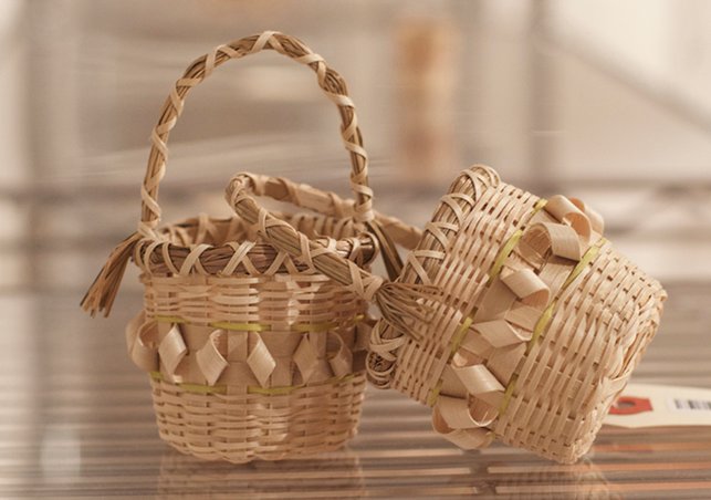 the description for these baby 'mutant baskets' from Ursula Johnson's Mi’kwite’tmn (Do You Remember) series says they're for 'presenting to a same sex couple on their wedding day'. their handles are linked. I'm sobbing