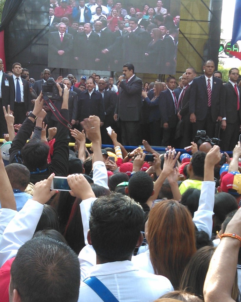 sandrina's tweet photo. 5-3-2018...Unidos con Nuestro Presidente NICULAs MADURO..5 @ños de la partida fisica Comandante HUGO CHAVEZ FRIAS https://t.co/465EkUCR4W