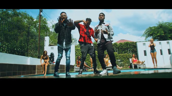 937RhythmFm's tweet image. 🚨NEW VIDEO ALERT🚨

DJ Kaywise Feat. Ice Prince, Emmy Gee &amp;amp; KLY – Normal Level
goo.gl/iiLPKZ

#RhythmEntertainmentNews #DJKaywise #NormalLevel