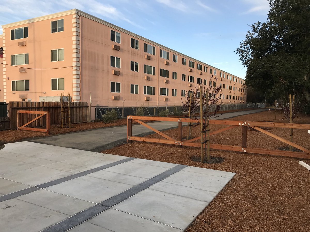 SanJoseTrails's tweet image. Three Creeks Trail: Submittal for “water tank” approved.  Watch for it to tower over trail entry at Willow Street.