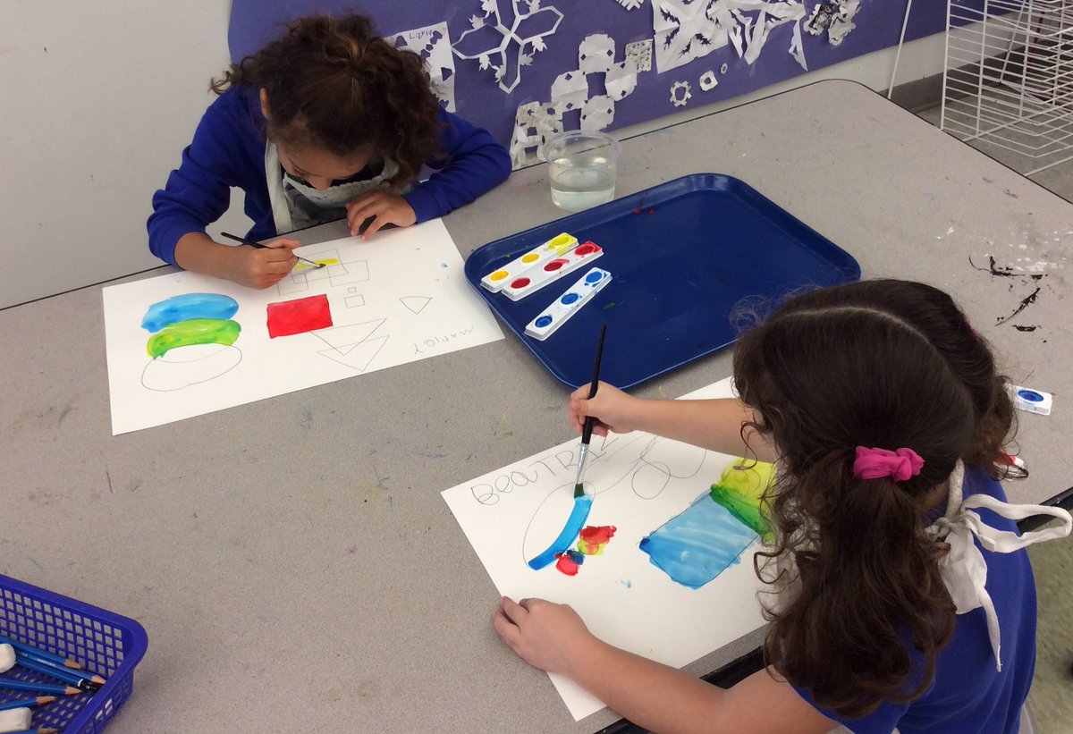 msjessicaart's tweet image. Kindergarteners doubling up on their lessons: shapes and secondary colors for a watercolor project on color theory! #CISInspires #colortheory #mixingcolors