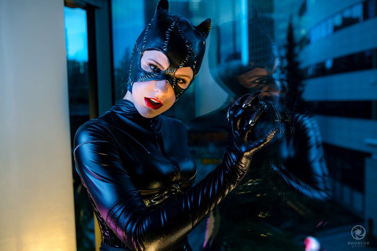 AlaskaMauve's tweet photo. Michelle Pfeiffer CatWoman is mah favorite CatWoman! Gotta admit that my mean face needs some work, though. #RestingNiceFace https://t.co/BZ6sUvZrUp