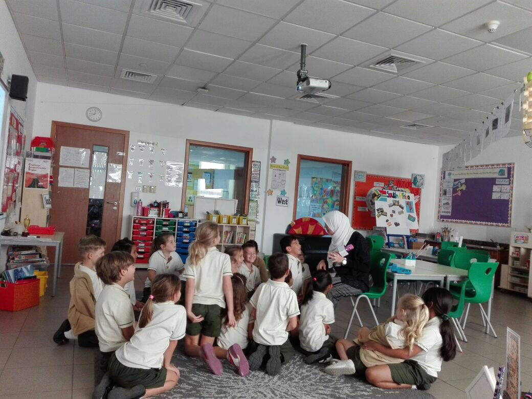 abeer17343246's tweet image. #gcsbookweek Swap Reading:
ArabicA teachers read for Arabic B students in G2.