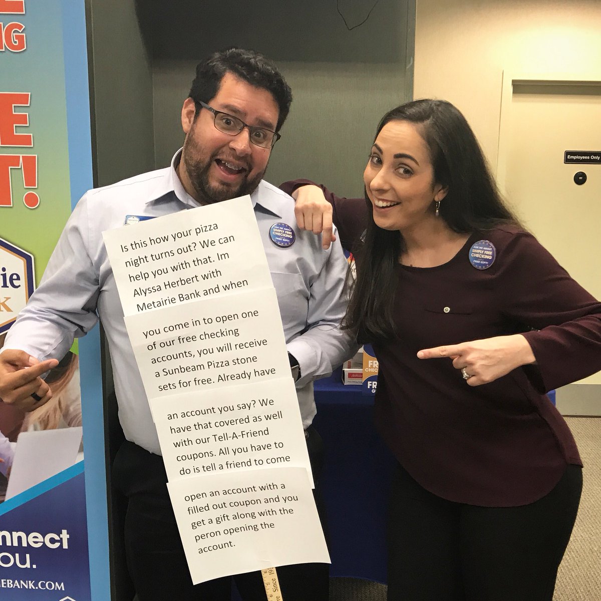 MetairieBank's tweet image. When you’re having trouble remembering your lines, so your team comes through with a makeshift teleprompter. 

Check out the video on our profile. #teamwork #MetairieBank #FreeChecking #FreeGift (Member FDIC)