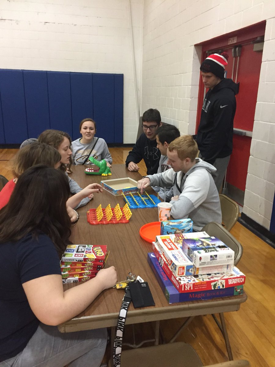 whsridernews's tweet photo. Weir High students volunteer their time to help community families during the work stoppage. https://t.co/X57Orerpiw