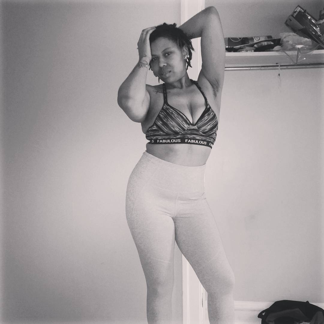 NeneMarie95's tweet photo. Im about to start practing my poses and conquer my stage fright. Something big is on the way... #future #modelpractice #summer #waitonit #body #gymwear #GRAY #dreads https://t.co/ABSjF3ERS8
