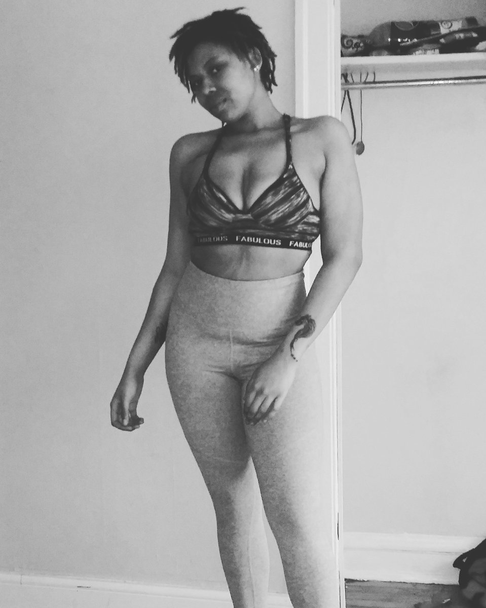 NeneMarie95's tweet photo. Im about to start practing my poses and conquer my stage fright. Something big is on the way... #future #modelpractice #summer #waitonit #body #gymwear #GRAY #dreads https://t.co/ABSjF3ERS8