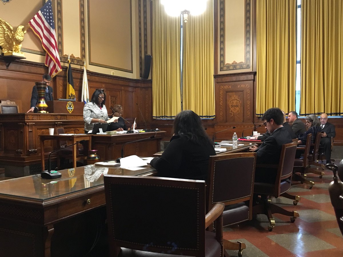 HAPPENING NOW: Pgh City Council members unanimously pass Will of Council supporting <a href="/WayneDFontana/">Wayne D. Fontana</a>’s bill banning assault weapons in PA. #WPXI