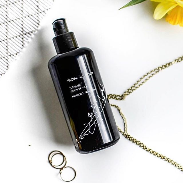 With the change of season our skin needs also change. Kahina Giving Beauty Facial Cleanser is mild, non abrasive and with a milky soft consistency to clean without stripping your face from its natural oils. It’s a delicate mixture crafted with Argan Oils… ift.tt/2Hd3skZ