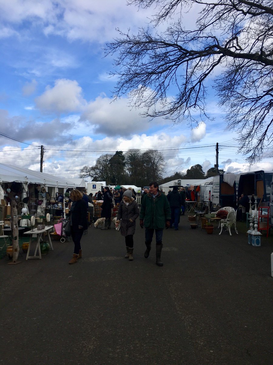 BowdenKnightWin's tweet photo. Lovely blue sky @IACFAntiqueFair today, a good day for shopping &amp; sourcing #vintage #antiquefair #styling #sourcing #ardingly https://t.co/wV0woVGp1Y