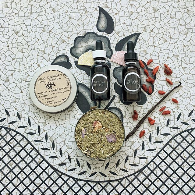 As I type this, I'm sipping on my new favourite way to help get my morning lemon water down: A dropper full of @ritualholistic's Super Shakti Tincture - a mixture of goji berry, schizandra, hibiscus and acai. Full of antioxidants and adaptogens, it helps… instagram.com/p/Bf_MaEhhntv/