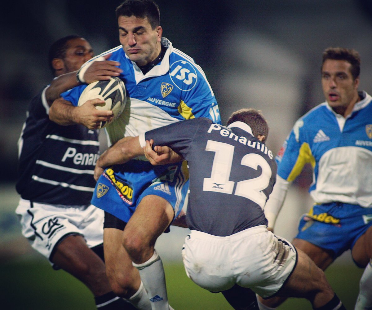 #Derby #ASMExperience nous propose un retour en arrière avec ce match face au <a href="/CABCLRUGBY/">CA Brive Rugby</a> de 2003 avec une charge de #KikiChanal et le soutien de #SebastienViars  Des 100aine d’autres photos et souvenirs à découvrir à #ASMExperience