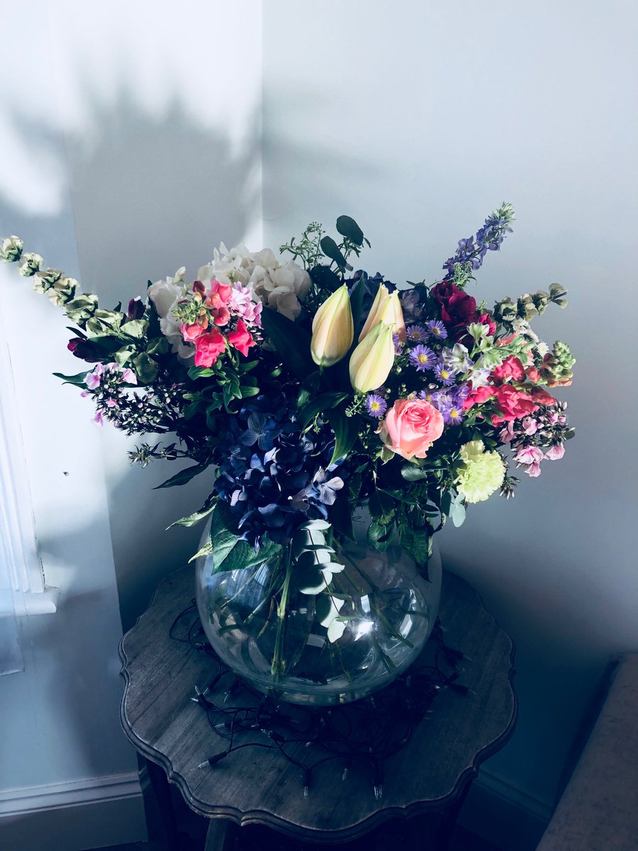 Thank you my gorgeous friend <a href="/lisaAmakeup/">Lisa Armstrong</a> for my beautiful birthday flowers xxx❤️