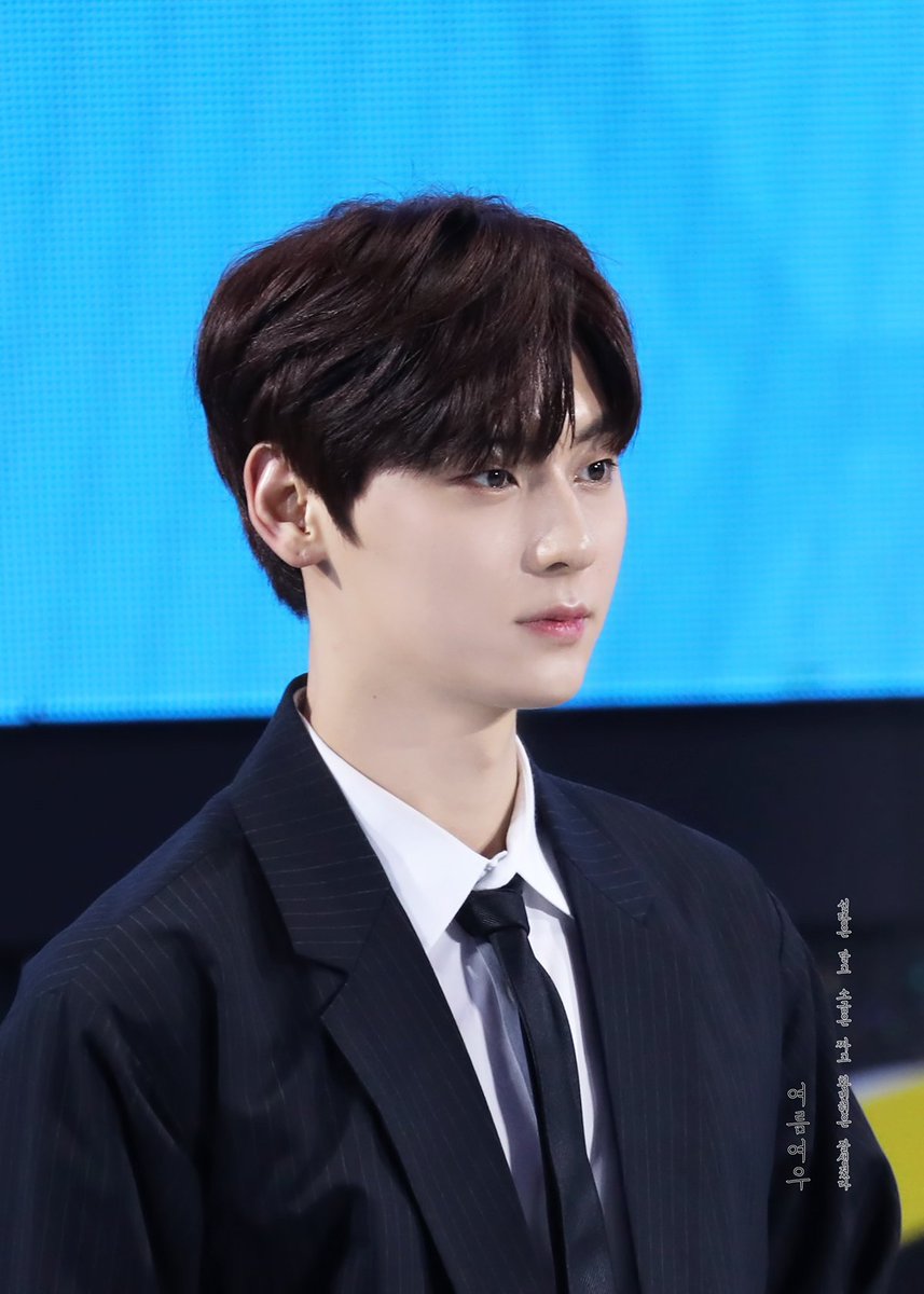AsummerFox1995's tweet photo. 20180228 Y포럼 민현이♥️
사랑해 미녀나😭😭😭😭😭
.
#민현 #황민현 #Minhyun #HwangMinhyun https://t.co/yGlDnAdv87