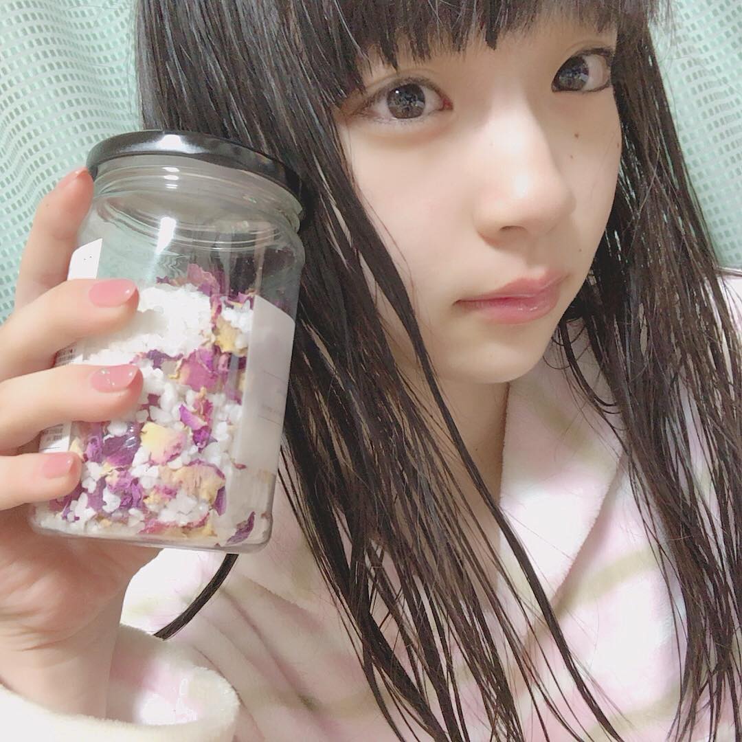 NGT48_info_bot's tweet photo. 【インスタ📷】03/07 01:20 #荻野由佳
https://t.co/IPbtppwCvD
.
お風呂に、れなぽんからお誕生日に貰ったバスソルトを入れました🛁
.
中に入ってる花びらが可愛かった〜〜🌼ありがとう！！！！
.
.
#bath #bathsolt #franc… https://t.co/gj4fV0zgyo