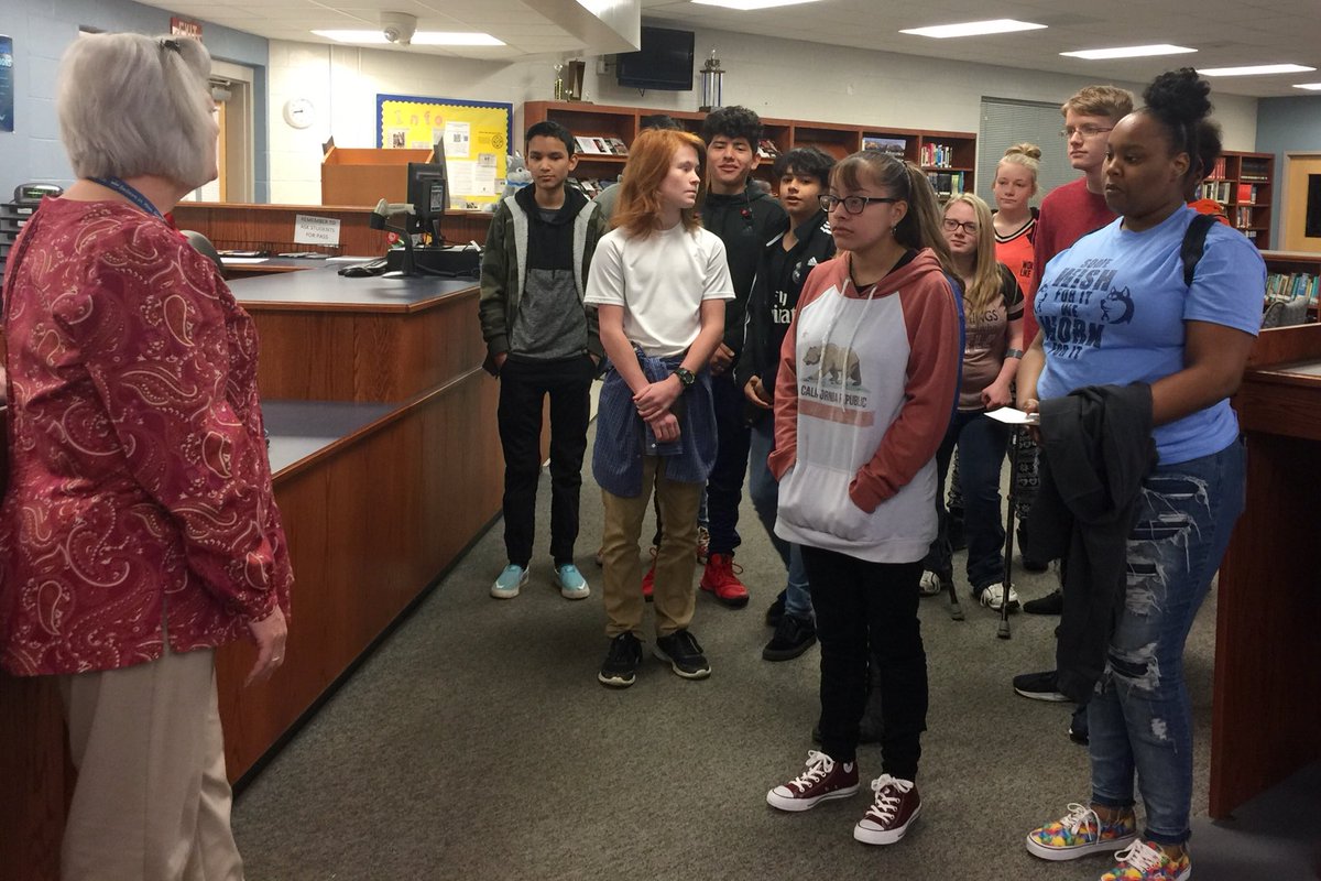 YCMScounseling's tweet photo. Gearing up to be a future Huskie! Our @YorkChesterMS 8th tour @HunterHussHS #Class2022 https://t.co/BheKz5vX5m