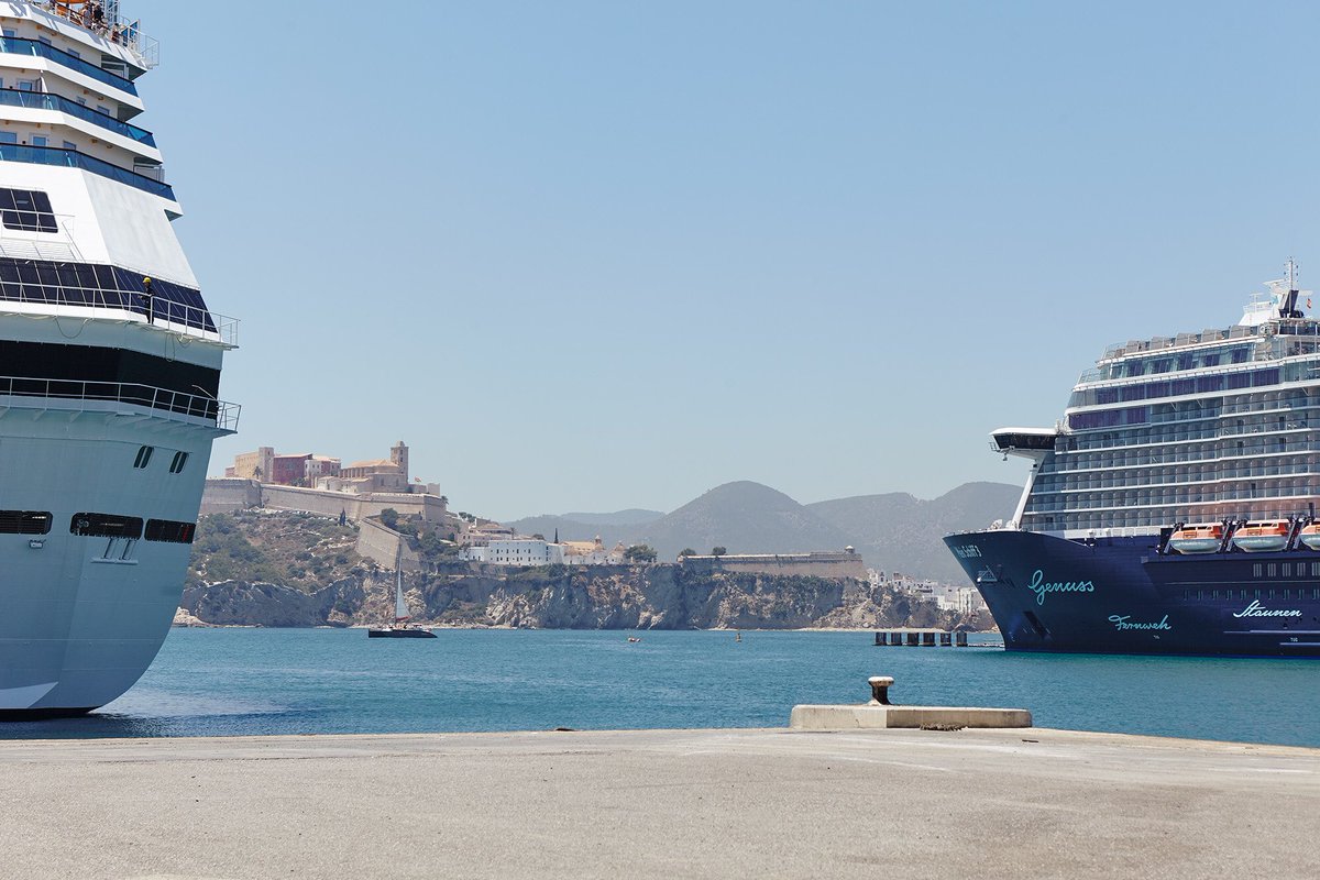 PuertosEstado's tweet photo. Cruise industry generates +1,255 M€ in Spain and employs +26,400 people. [EN]: https://t.co/ZDMUjKObeB 📸 Balears #STCGlobal #STCGlobal2018 #PortsofSpain #SeatradeCruise #SpanishPorts #FtLauderdale #StepIntoSpainThroughWorldClassPorts #PuertosSostenibles #PuertosqueMuevenelMundo https://t.co/g01YqsKh9A
