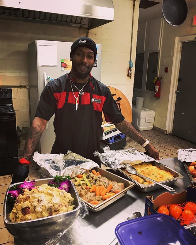 helpATHhomeless's tweet photo. Thank you @chefhouston_316 for providing such a delicious meal for our families last night and answering questions from our kiddos! They loved having a real live chef and the pork chops, potato salad, and delicious casserole were all a huge hit! ✨ #ourcommunityrocks #checkou… https://t.co/amvplZvU6H