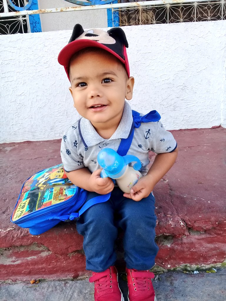PaulaAndrea23_'s tweet photo. para clases📚😢😍 https://t.co/owdaE9PnSj