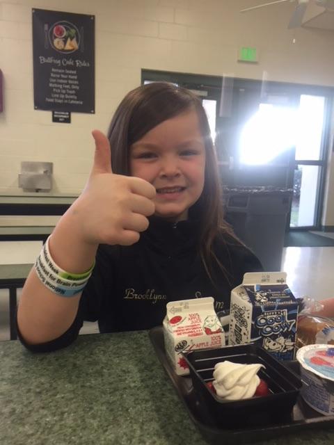 CCSBFood_Nutri's tweet photo. Happy students showing off their "Breakfast for Brain Power" bracelets for National School Breakfast Week. #citrusfns @CitrusSchools https://t.co/mLBcfNEJ9s