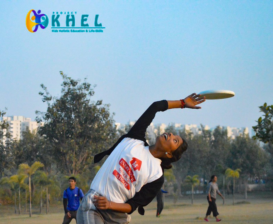 ProjectKHEL's tweet photo. Opportunities never come  straight sometimes you need to bend your back to catch them.
#powerofplay #powerofsport #playfordevelopment #playmatters #playforpeace #ultimatefrisbee #frisbeeisultimate #happiness #spreadhappiness https://t.co/xQcY9GB6tD