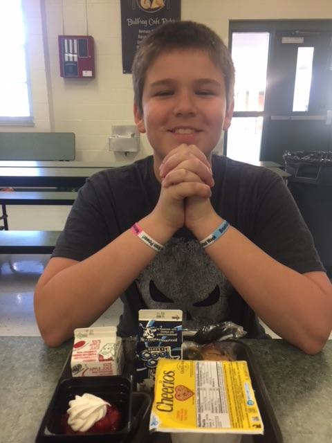 CCSBFood_Nutri's tweet photo. Happy students showing off their "Breakfast for Brain Power" bracelets for National School Breakfast Week. #citrusfns @CitrusSchools https://t.co/mLBcfNEJ9s