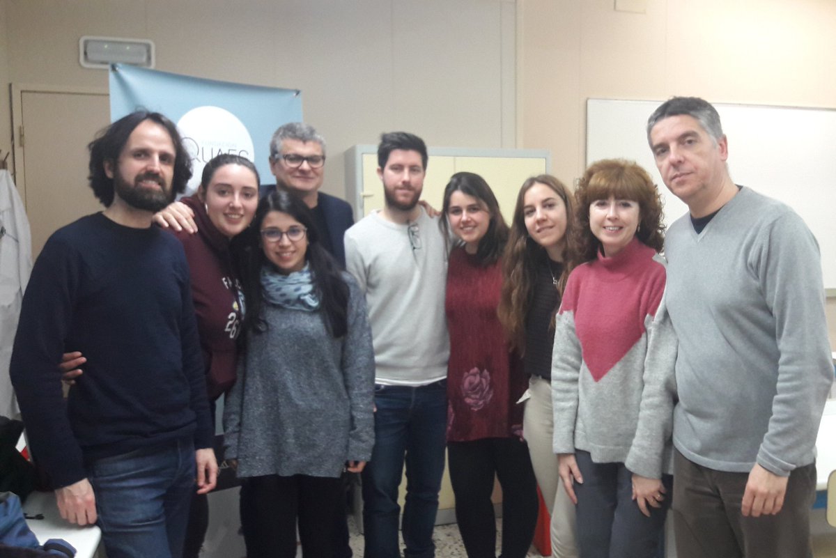 jordimgali's tweet photo. La práctica de laboratorio de #laGenomicavaalCole en @EscolesRoca, un éxito gracias al profe Jaime Ozáez de @sistemgenomicos y al resto del equipo. Nunca las fresas fueron tan interesantes! 😀🍓 https://t.co/iJWIKm63X6