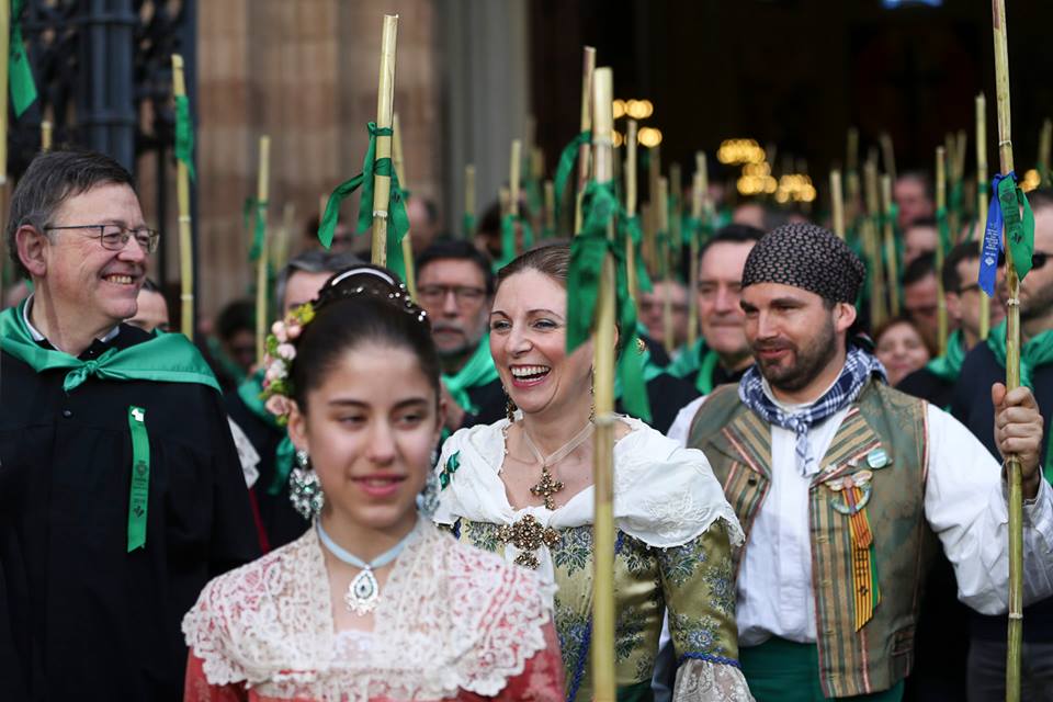 AchuntamentCS's tweet photo. Mireu quin album més bonic ens ha quedat de la Romeria!!! Hem perdut de vista a la Reina i hem posat una xica que ens resulta més familiar https://t.co/NhXI6HY5gp #xaperlamordedeu #Madgalena2018 https://t.co/EXlu23Bmhx