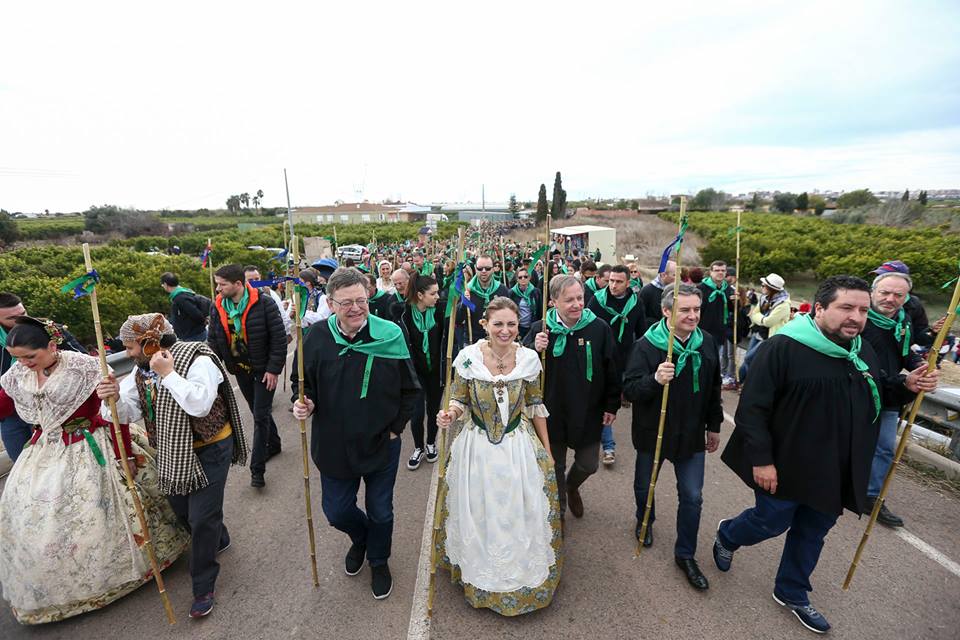 AchuntamentCS's tweet photo. Mireu quin album més bonic ens ha quedat de la Romeria!!! Hem perdut de vista a la Reina i hem posat una xica que ens resulta més familiar https://t.co/NhXI6HY5gp #xaperlamordedeu #Madgalena2018 https://t.co/EXlu23Bmhx