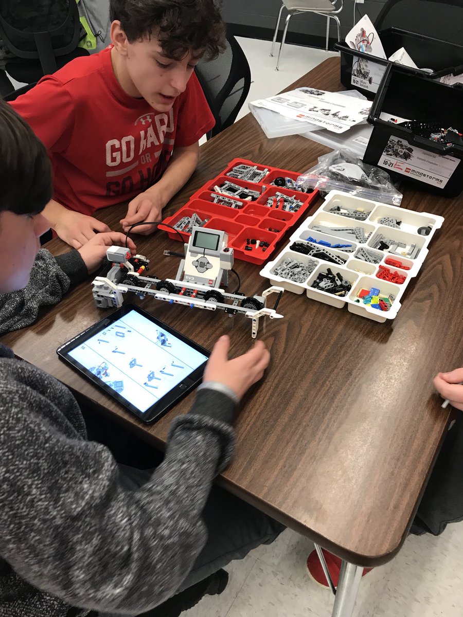 grayjeana's tweet photo. Advanced Robotics build days @FLMSBraves. #flmsexplores #flmsrocks https://t.co/xCyr69avpD