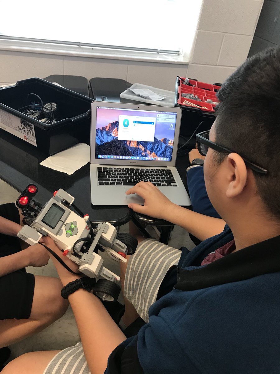 grayjeana's tweet photo. Advanced Robotics build days @FLMSBraves. #flmsexplores #flmsrocks https://t.co/xCyr69avpD