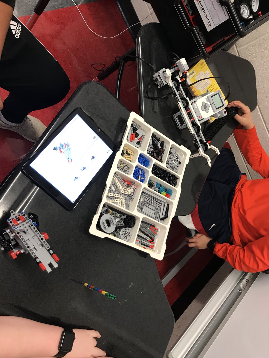 grayjeana's tweet photo. Advanced Robotics build days @FLMSBraves. #flmsexplores #flmsrocks https://t.co/xCyr69avpD