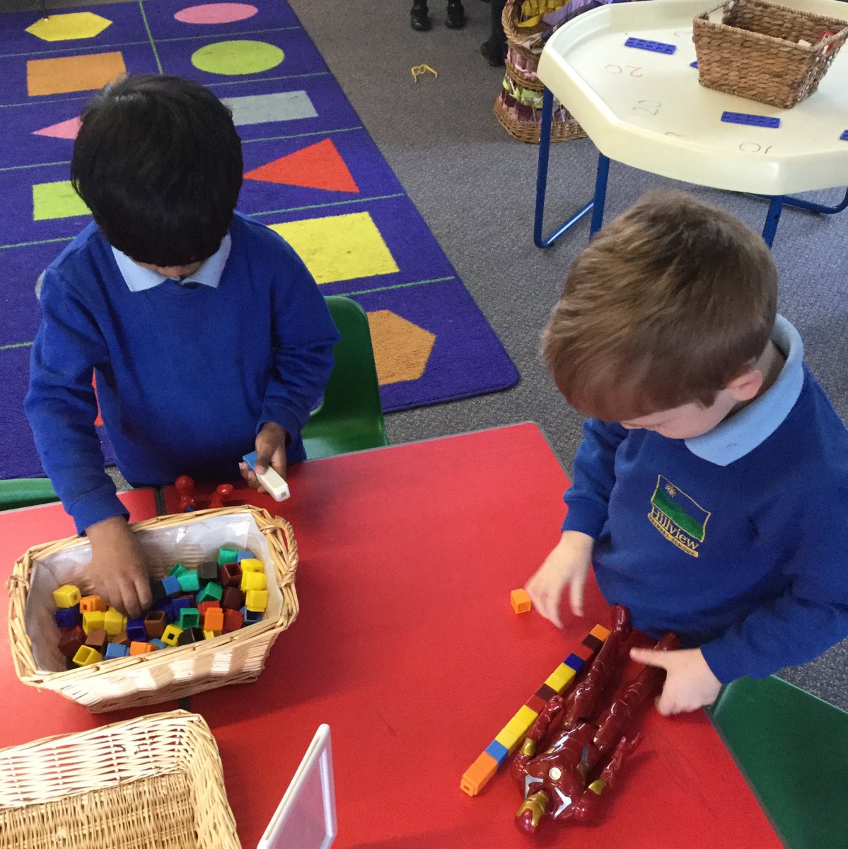 hillviewprimary's tweet photo. Reception Class have been busy measuring different objects using unifix cubes today. They have even been estimating how long they think the objects are before measuring to find out. #eyfsactivelearning #eyfsmaths https://t.co/JuAnJrzSSq