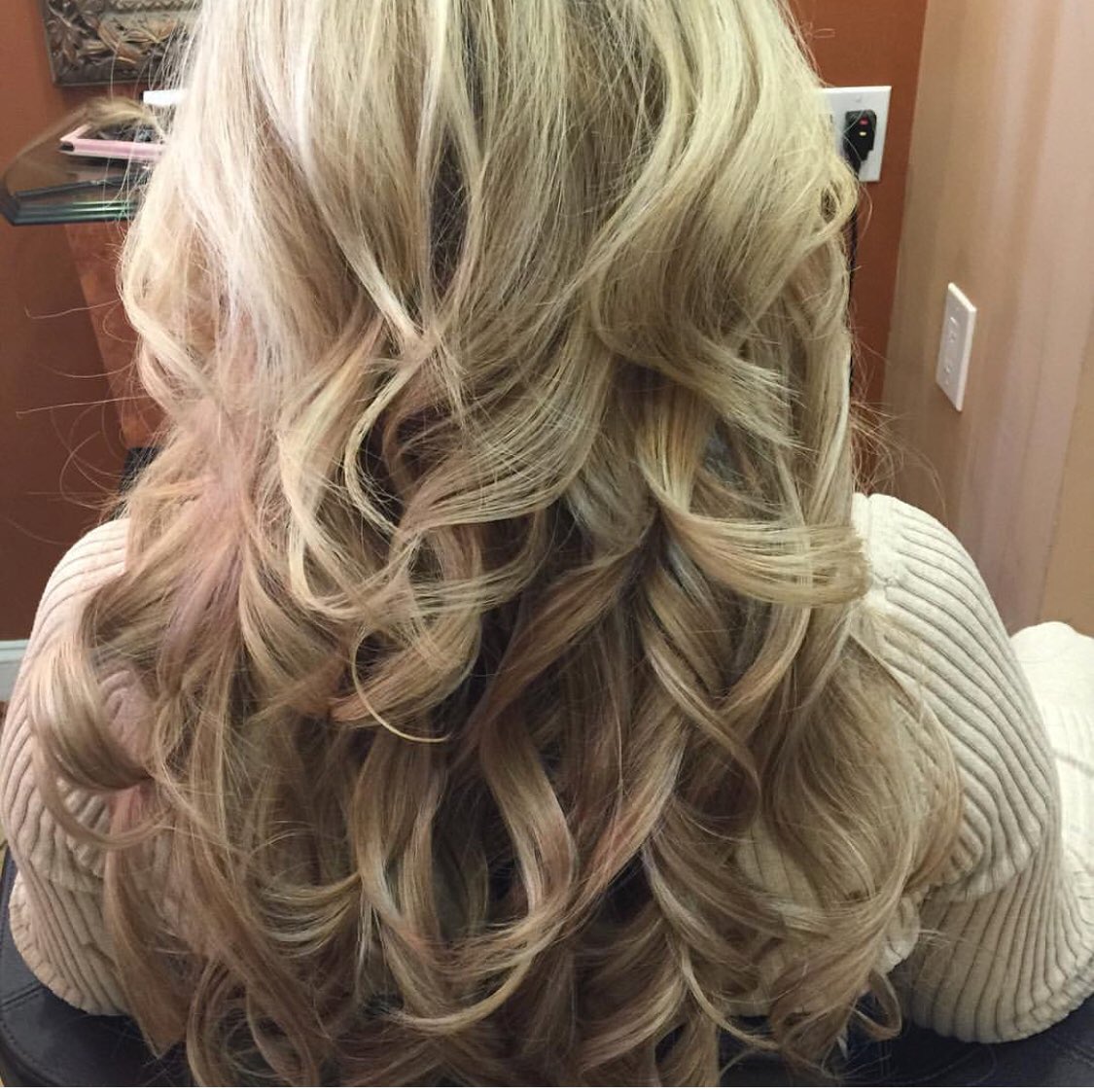 DTHair58's tweet photo. Subtle kiss of color. This wearable take on the pastel trend pairs a light blonde with delicate strands of floral-inspired shades using @owayofficial color. https://t.co/TqTFpktEAO