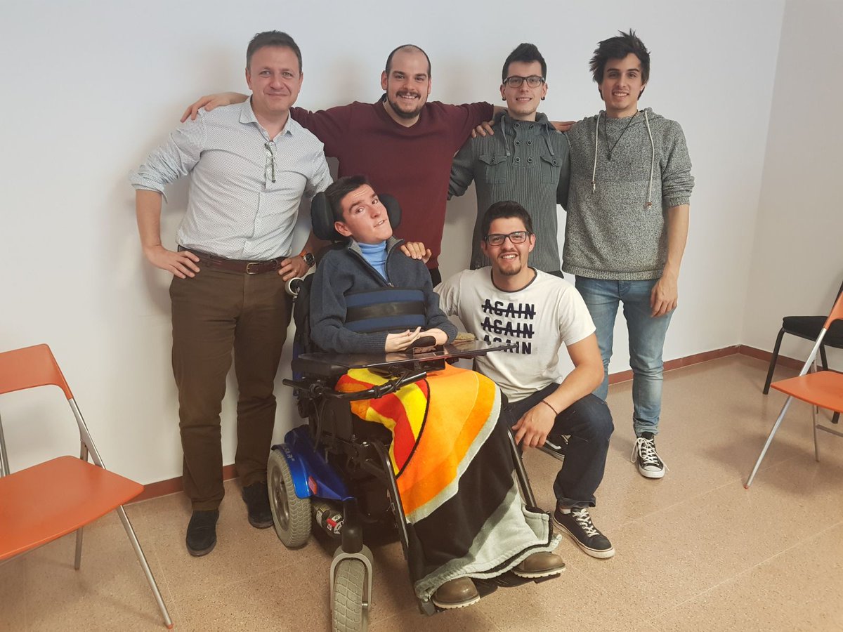 FishEcompany's tweet photo. We were playtesting our #VirtualReality game alongside @ViODGamesStudio with Pablo and learning more about #StarWars thanks to his extensive knowledge. 
Things were smooth and @FOVEinc, the eye tracking system responded flawlessly, thx!
#Loving #DEVELOPING and being #gamedev. https://t.co/KTteEUosEW